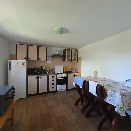 Casa Cu Flori Tuzla