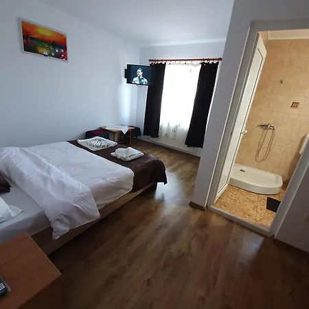Casa Cu Flori