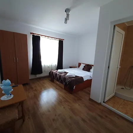 Casa Cu Flori Tuzla