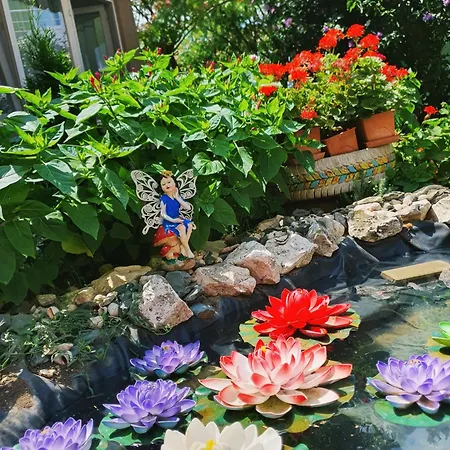 Casa Cu Flori Tuzla
