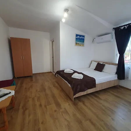 Casa Cu Flori Tuzla